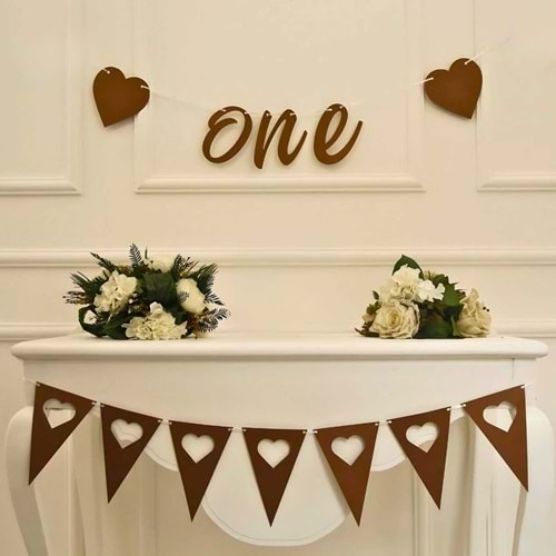 ONE Yazılı Craft Renk Banner İpli Duvar Süsü 1 Yaş Parti Süsü Ve Kalpli Üçgen Flama İkili Set